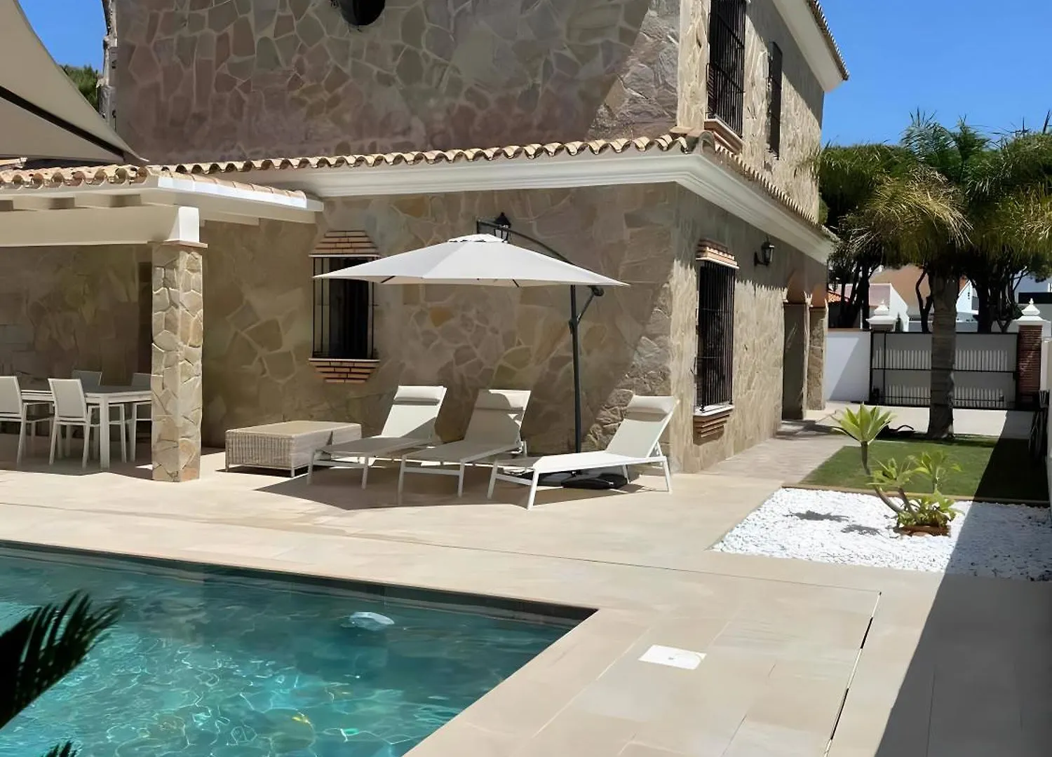 בית נופש צ'יקלנה דה לה פרונטרה Chalet Con Piscina En Chiclana ספרד